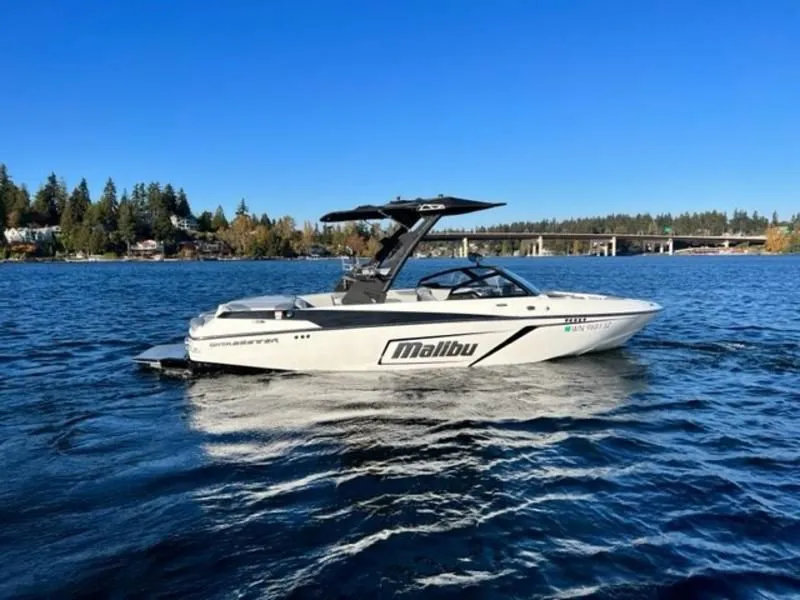 2022 Malibu Boats 22 LSV