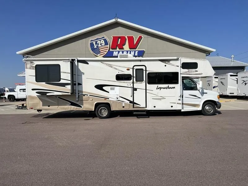 2007 Leprechaun Coachmen 318 DS