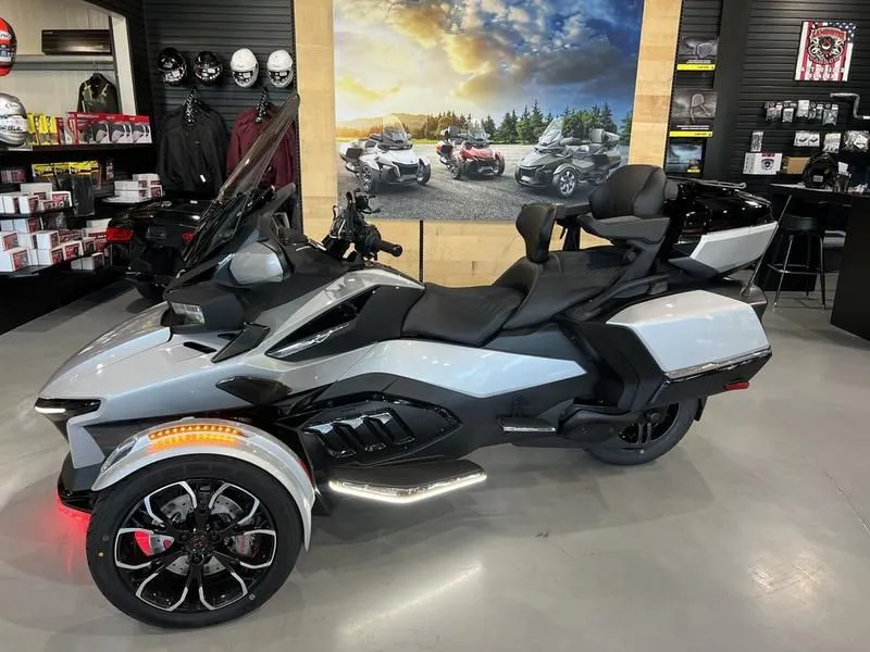 2022 Can-Am Spyder RT Limited Chrome Wheels