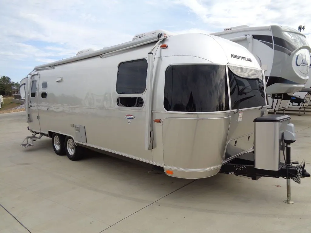 2019 Airstream International Serenity 27FB