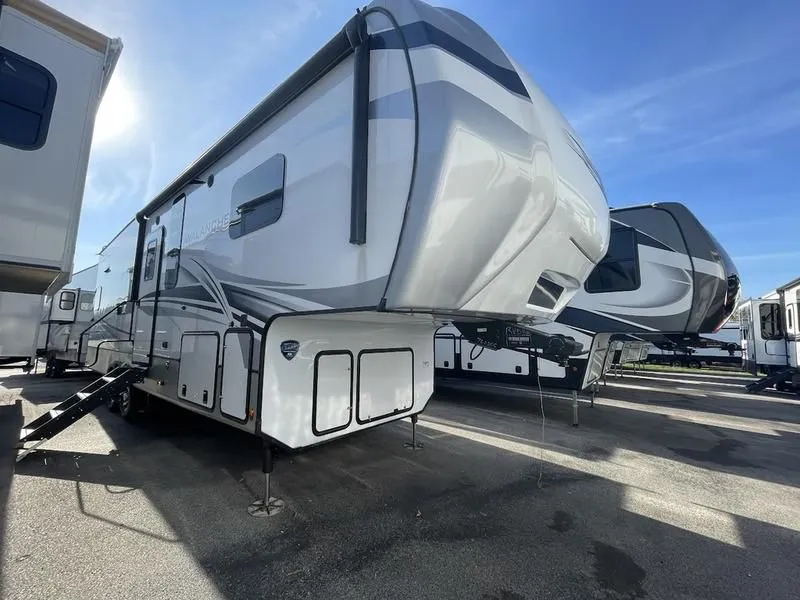 2023 Keystone RV AVALANCHE Avalanche 295RK