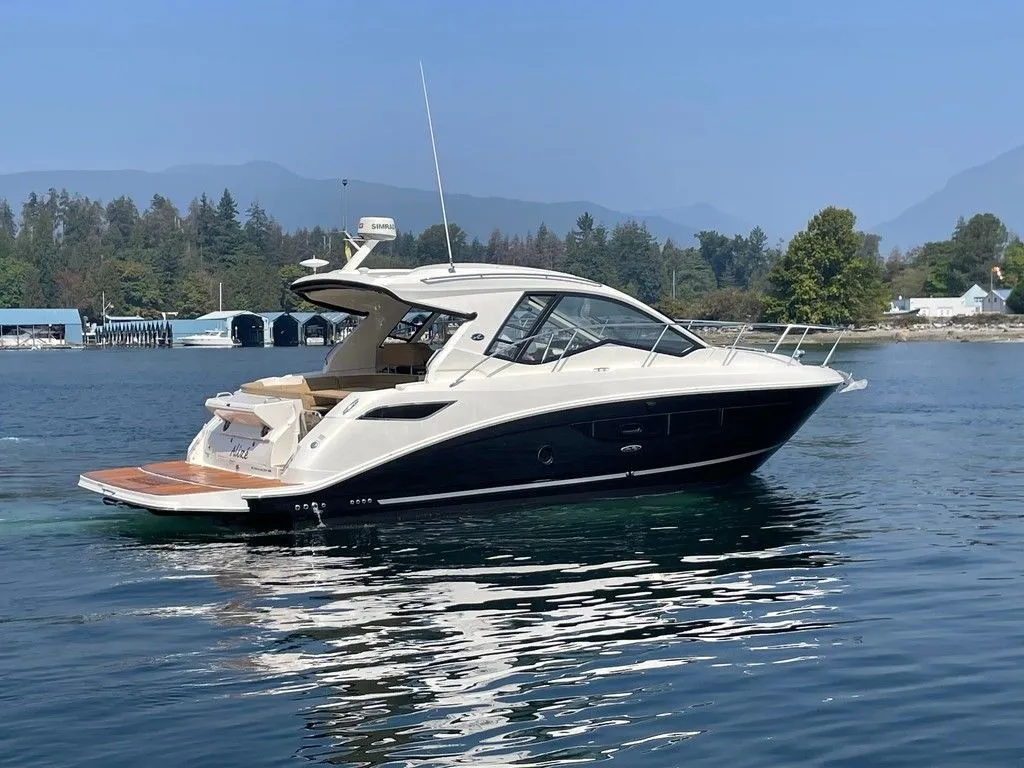 2019 Sea Ray Sundancer 350 Coupe