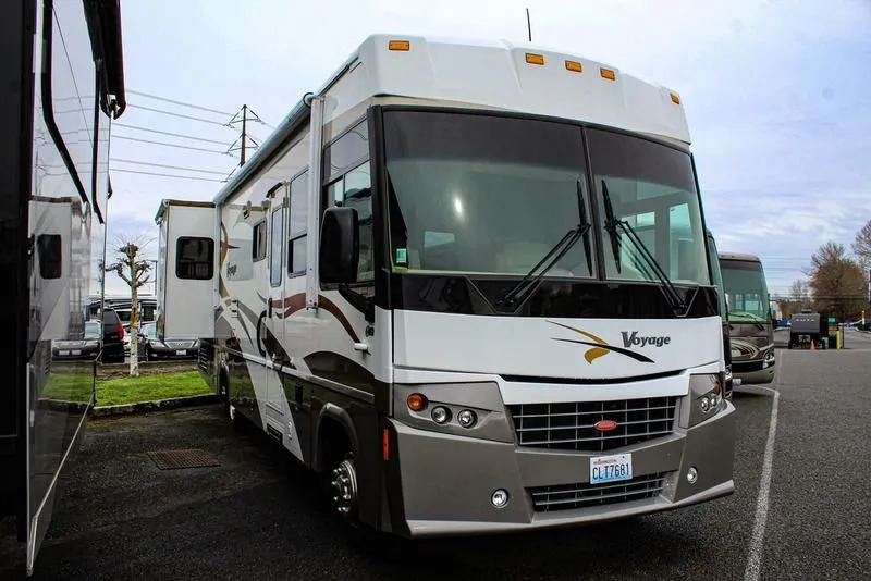 2007 Winnebago Voyage 33V