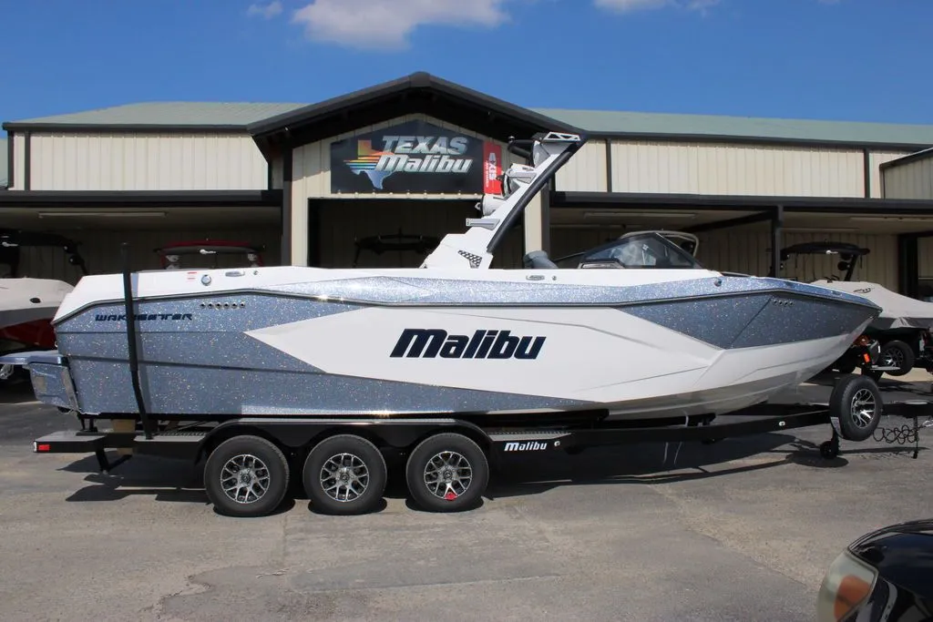 2023 Malibu Boats 26 LSV