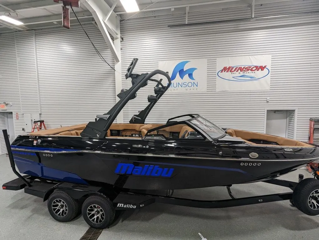 2023 Malibu Boats 23 LSV