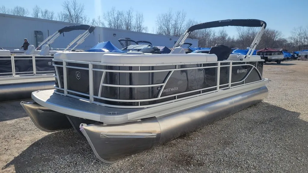 2024 Godfrey Pontoons Sweetwater 2286 C GTP 27 in. Center Tube Package in Syracuse, IN