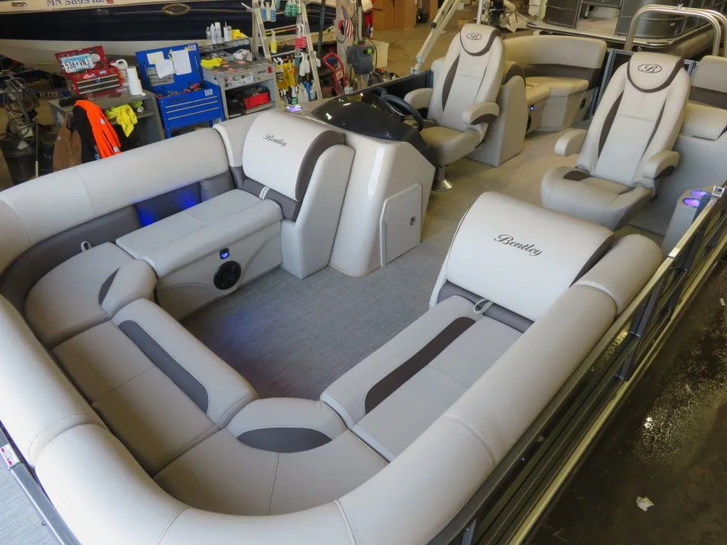 2024 Bentley Pontoons Legacy 223 Navigator Quad Lounge Tritoon Pontoon & Honda 4-Stroke EFI