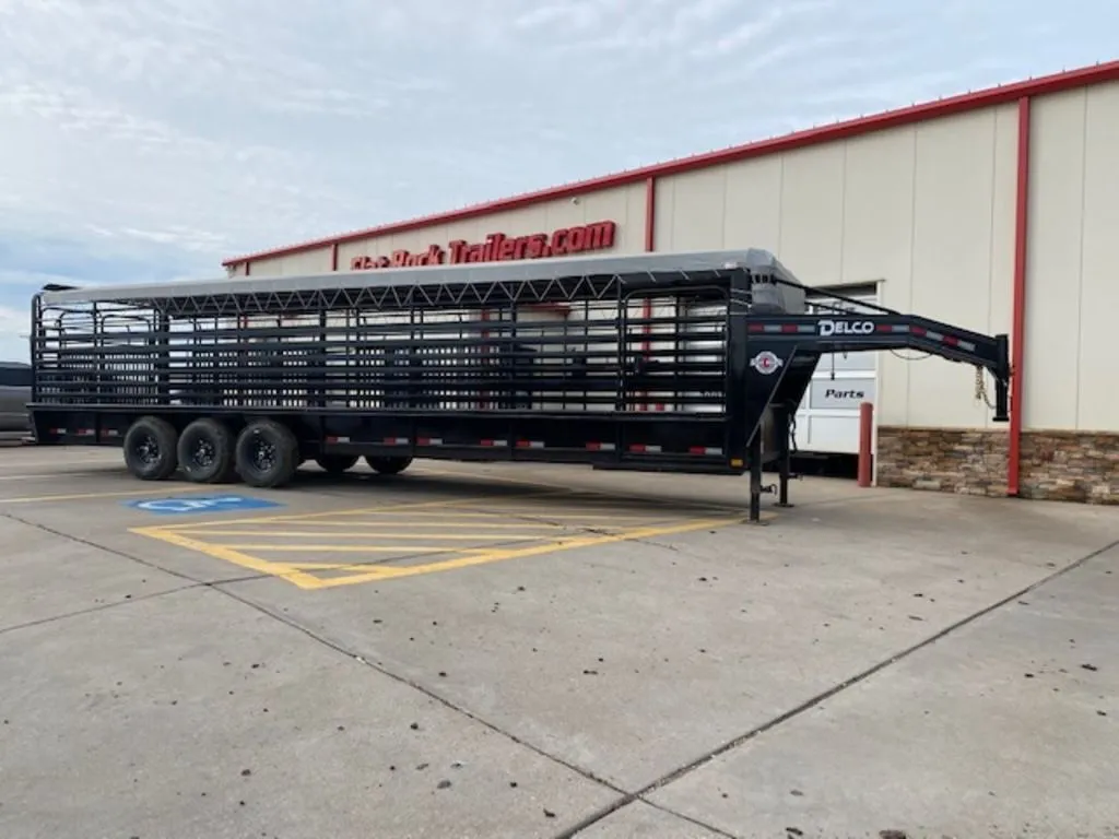 2022 Delco Trailers 32' Bar Top Livestock/Rubber Cleated Floor