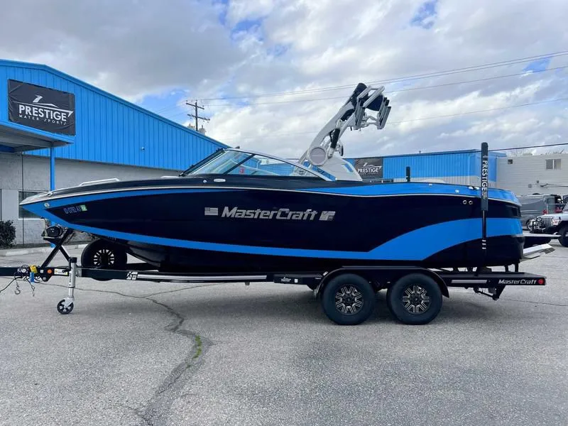 2019 MasterCraft XT22