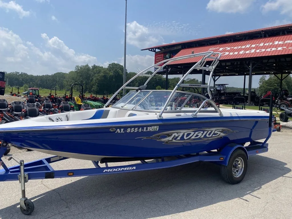 2004 Moomba Mobius LS