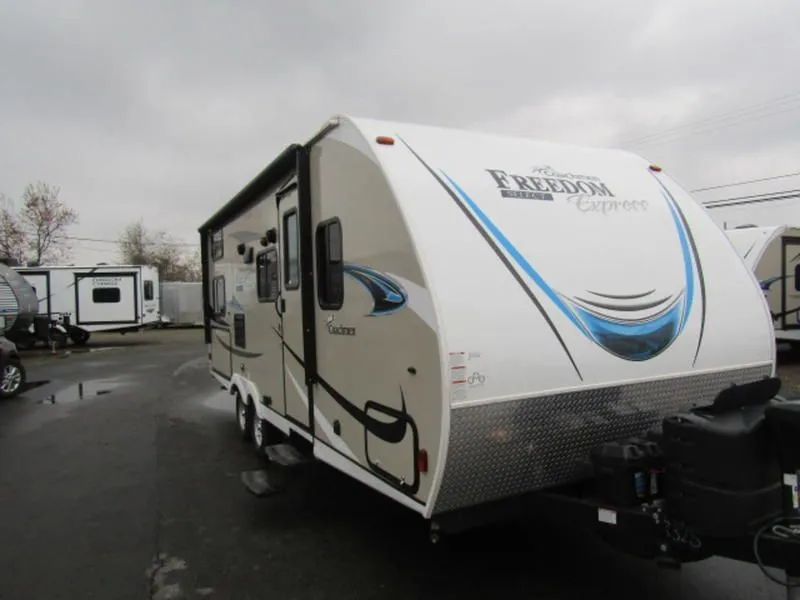 2019 Coachmen Freedom Express SE 23.9BHS