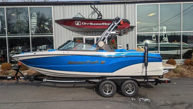 2022 MasterCraft XT21