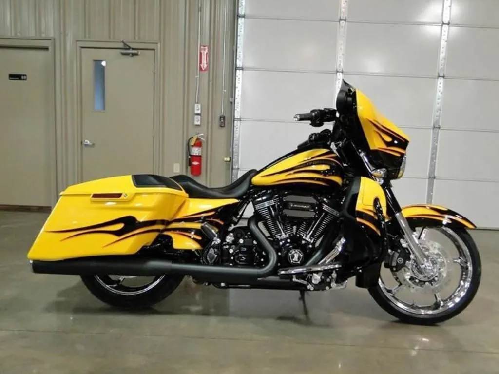 2015 Harley-Davidson Street Glide CVO Screamin Eagle