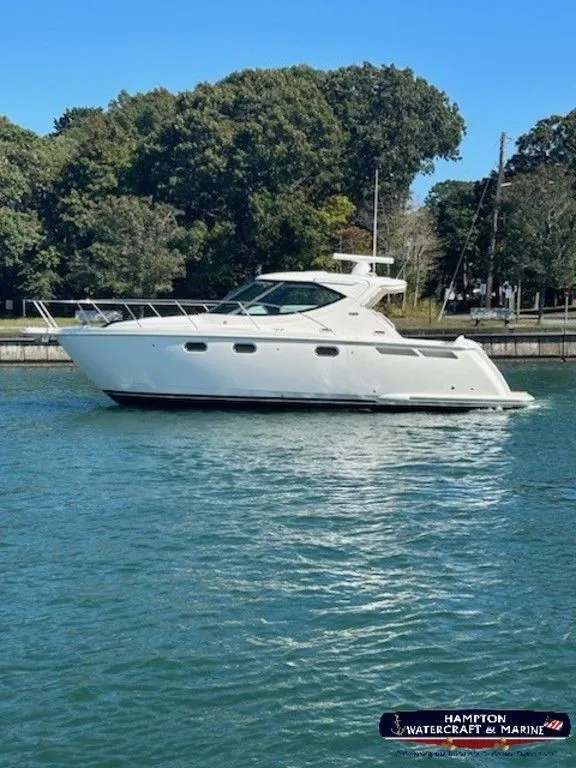 2012 Tiara Yachts 3500 Sovran LE in Hampton Bays, NY
