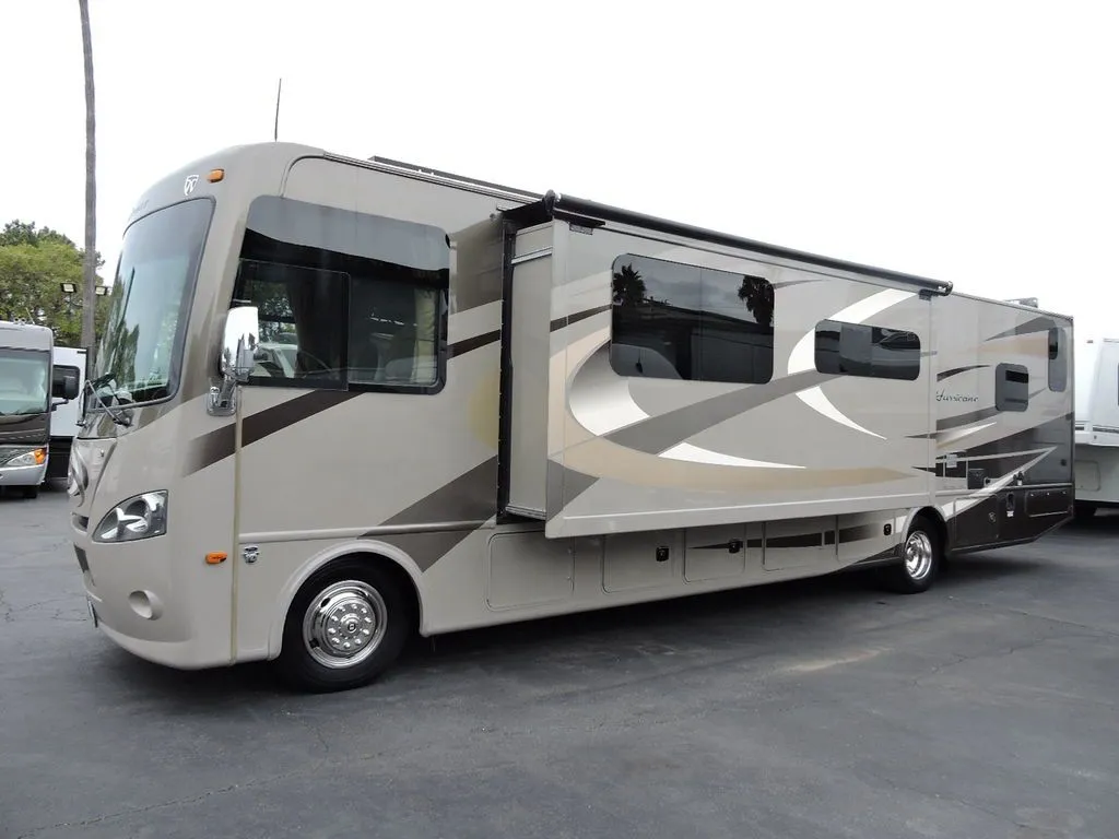 2016 Thor Motor Coach Hurricane 35C