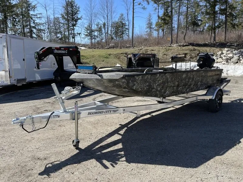 2022 Excel Boats  17’ Shallow Water V Front F4 Series w/ MudBuddy Motor!