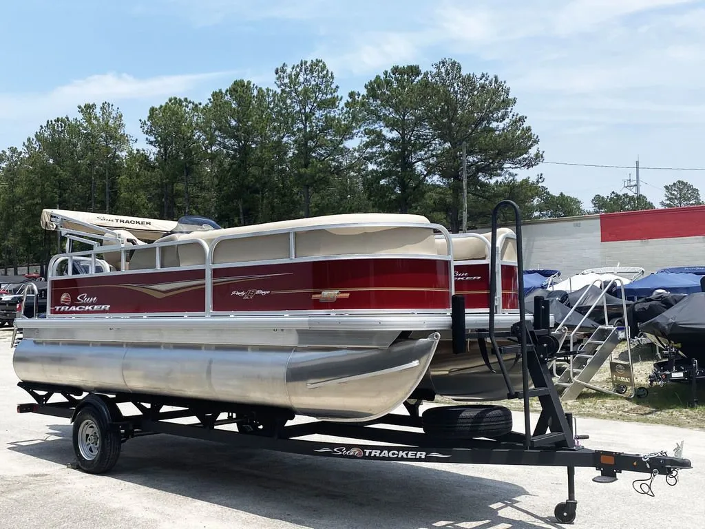 2023 Sun Tracker Party Barge 18 DLX in Columbia, SC