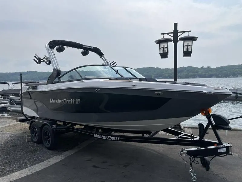 2023 MasterCraft XT23