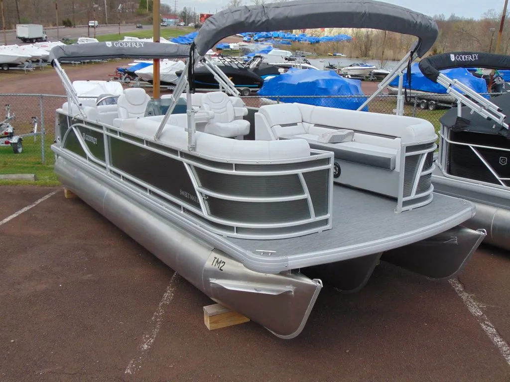 2024 Godfrey Pontoons Sweetwater 2286 SB GTP 27 in. Center Tube Package in Quakertown, PA