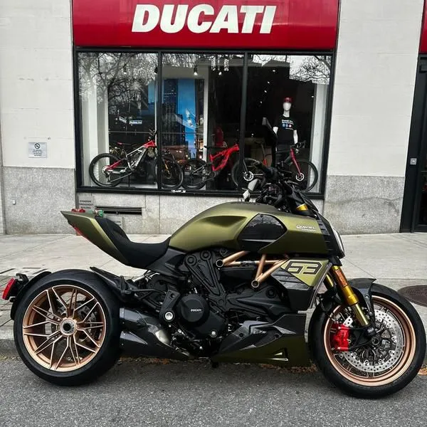 2021 Ducati Diavel 1260 Lamborghini Gea Green