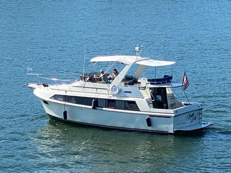 1984 Carver Yachts 3697