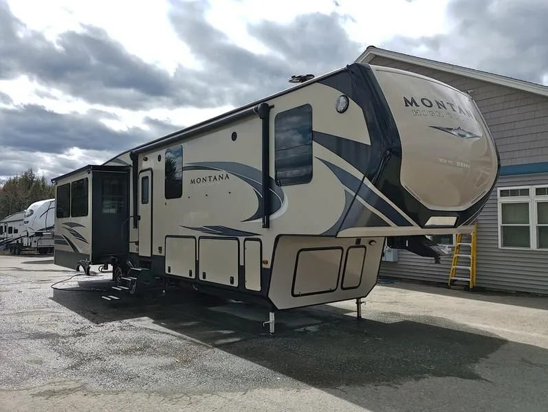 2018 Keystone RV  Montana 3950BR