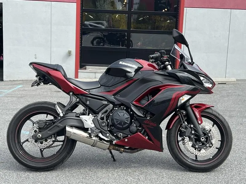 2021 Kawasaki Ninja 650 ABS Metallic Spark Black/Metallic Imperial Red