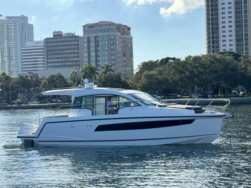2023 Sealine C335v in Palm Harbor, FL