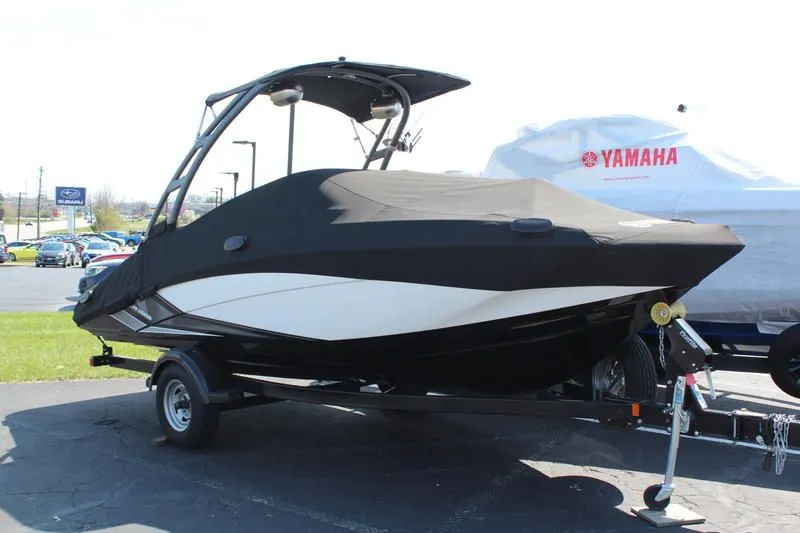 2018 Yamaha Boats AR195 in Fairfield, OH