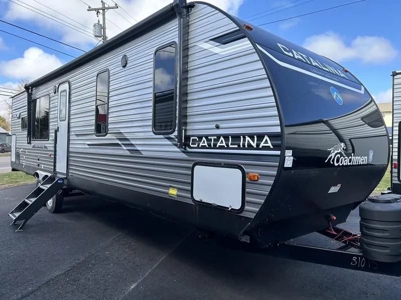 2023 Coachmen Catalina Legacy Edition 303RKDS