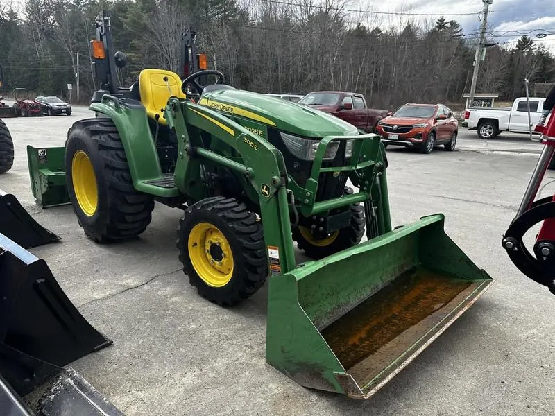 2019 John Deere  3025E Hydrostatic Tractor w/ Front End Loader