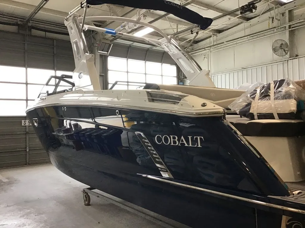2024 Cobalt Boats R8 Surf