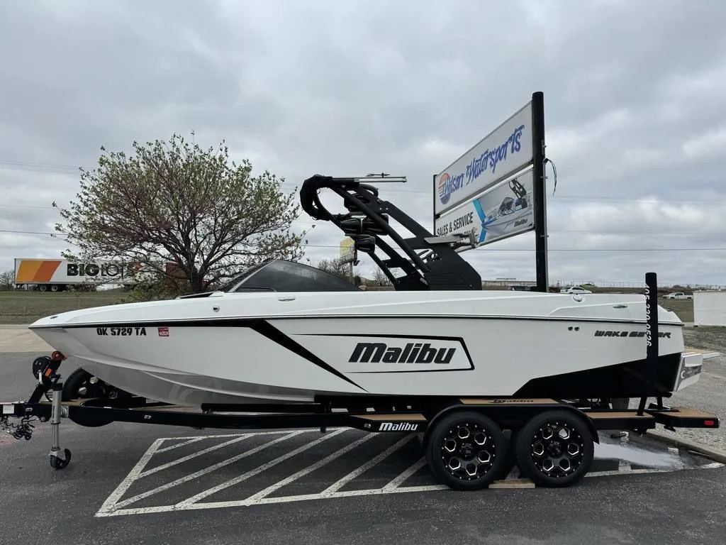 2018 Malibu Boats 23 LSV