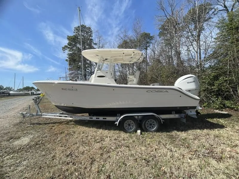 2023 Cobia Boats 240 CC