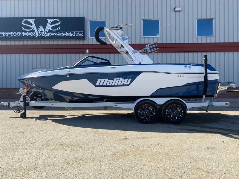 2022 Malibu Boats Wakesetter 23 LSV in Calgary, AB