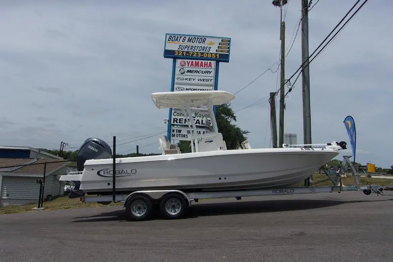 2023 Robalo 226 Cayman