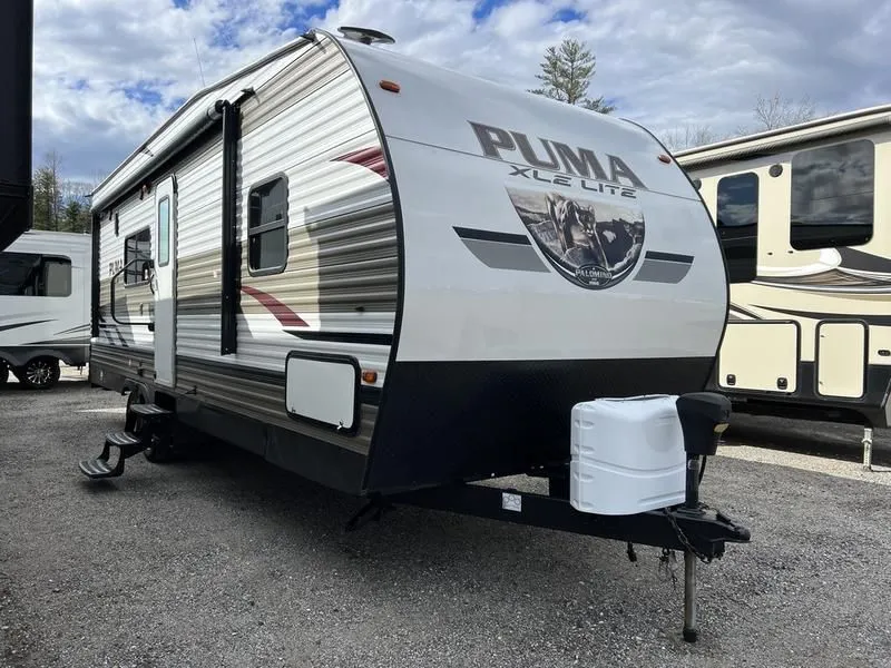 2019 Palomino RV  Puma XLE Lite 24FBC Toy Hauler w/12’ 8” Garage