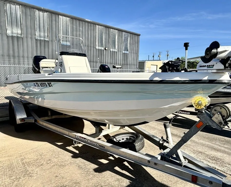 2013 Triton Boats 220 LTS PRO in Harker Heights, TX
