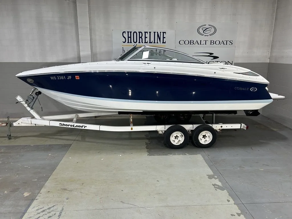 2014 Cobalt Boats 242 in Green Lake, WI