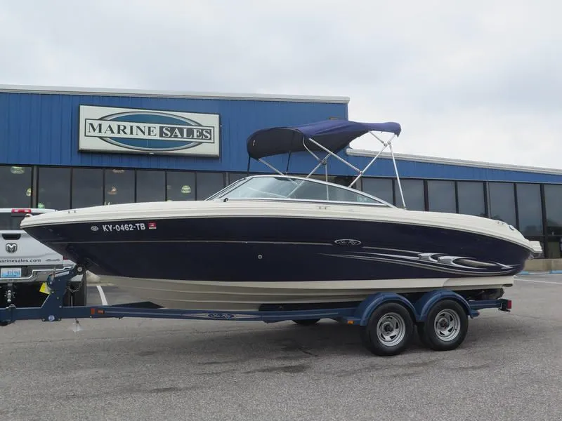 2005 Sea Ray 220 SELECT in Gilbertsville, KY