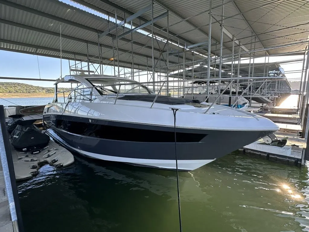2021 Cruisers Yachts 39 Express Coupe in Austin, TX