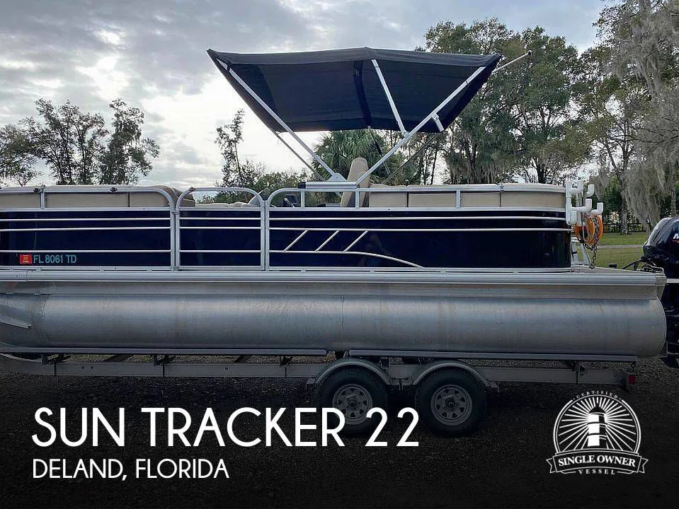 2022 Sun Tracker Party Barge 22 dlx in Deland, FL