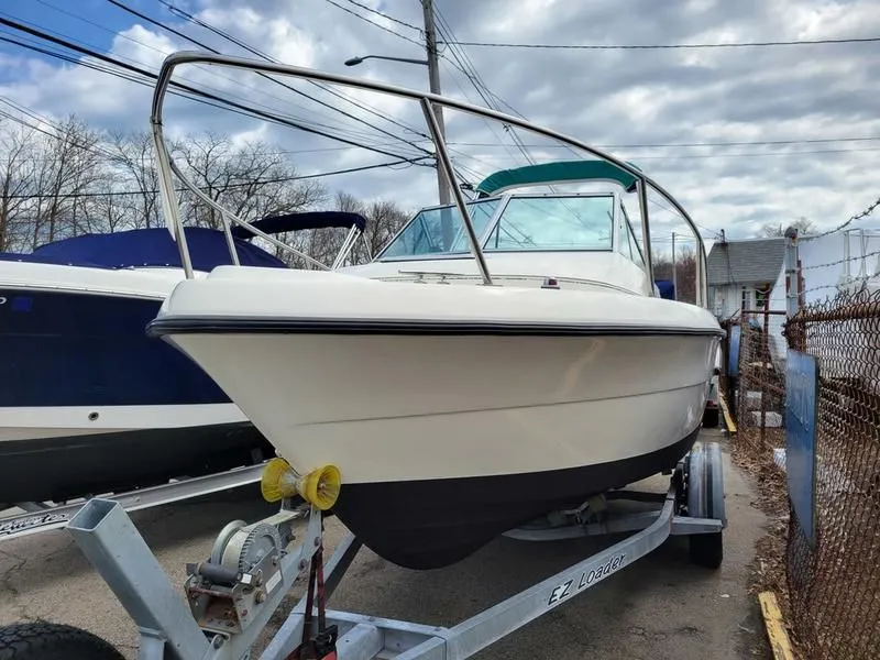 1995 Pursuit Boats 2150 Walk Around in Hingham, MA