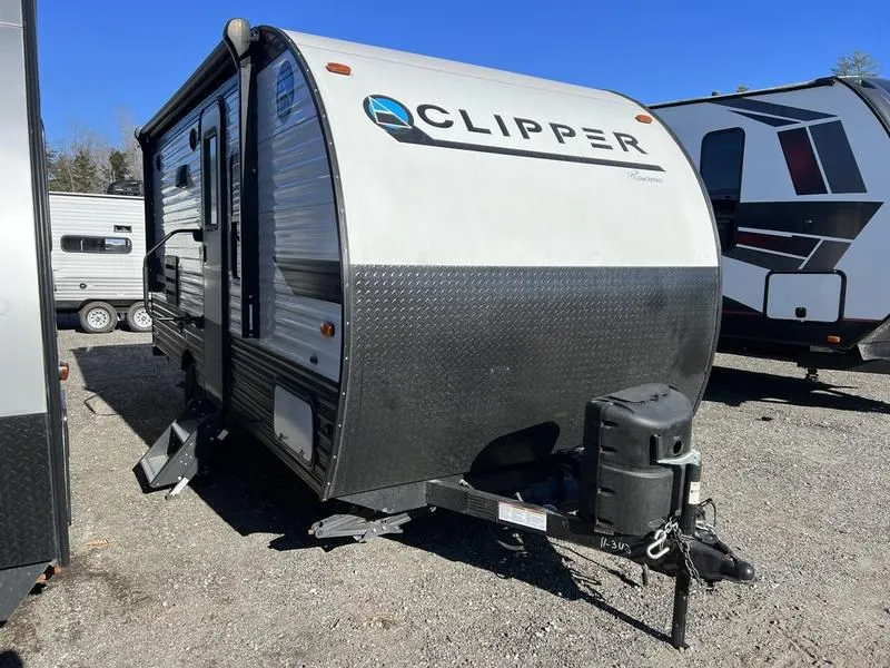 2021 Coachmen RV  Clipper 17FQS SUV Towable Travel Trailer w/Queen Bed