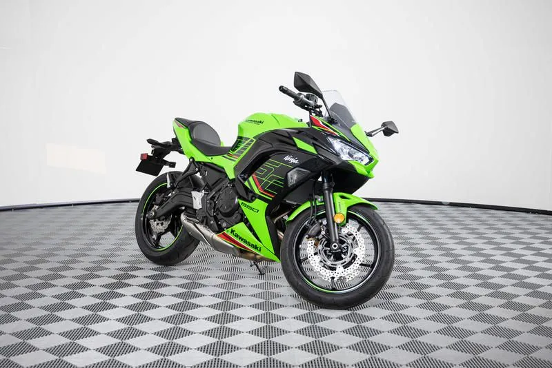 2024 Kawasaki Ninja 650 ABS Metallic Covert Green/Metallic Spark Black