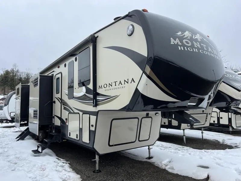 2018 Keystone RV  Montana 362RD 5th Wheel w/5 Slide, Sleeps 8