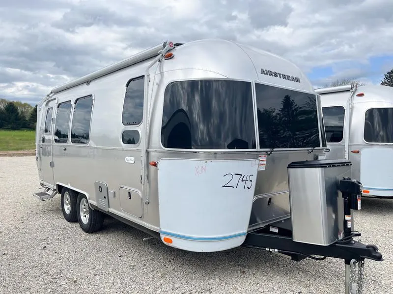 2024 Airstream Flying Cloud 23FB Twin