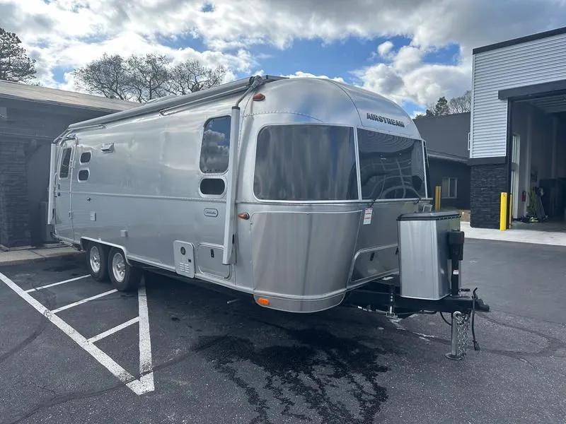 2022 Airstream Globetrotter 25FB Twin