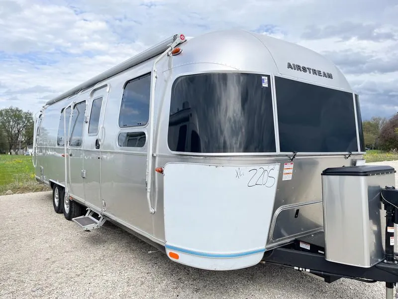 2024 Airstream Flying Cloud 30FB Office