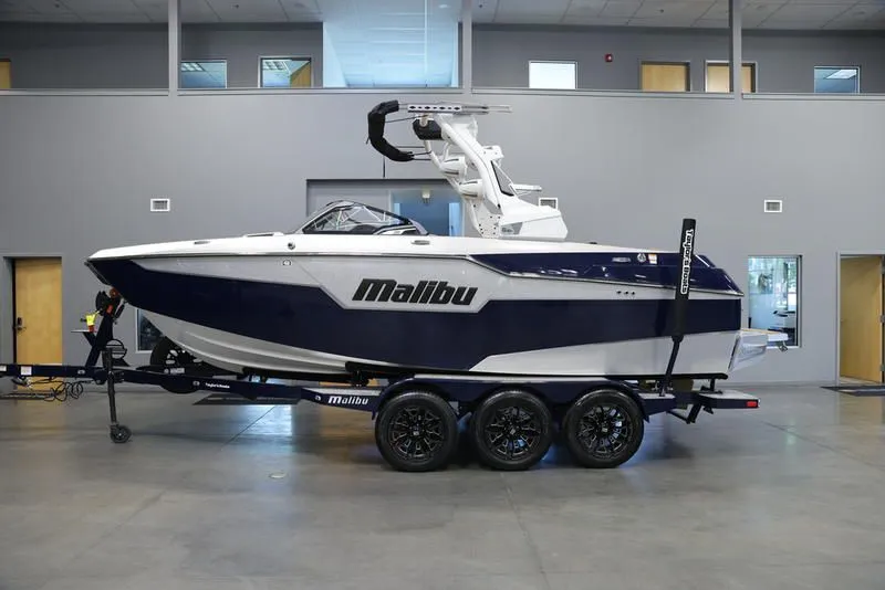 2024 Malibu Boats M220